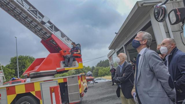 El vicepresidente primero de la Xunta, Alfonso Rueda, en una visita al GES de Brión.