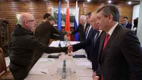 Ucrania ve pequeños avances positivos sobre los corredores humanitarios tras su tercera reunión con Rusia