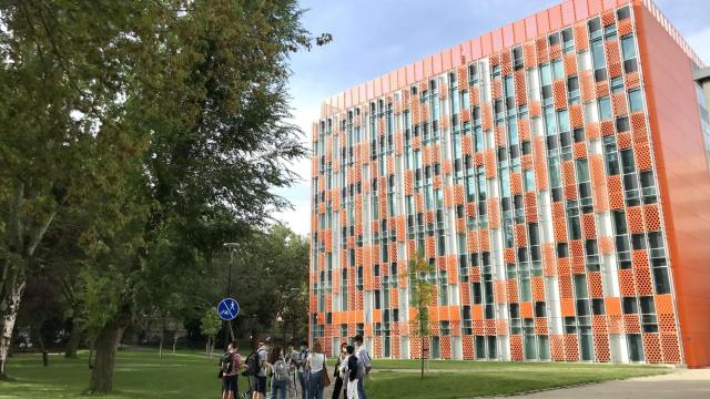 Estudiantes universitarios en el aulario de Induva de la Universidad de Valladolid