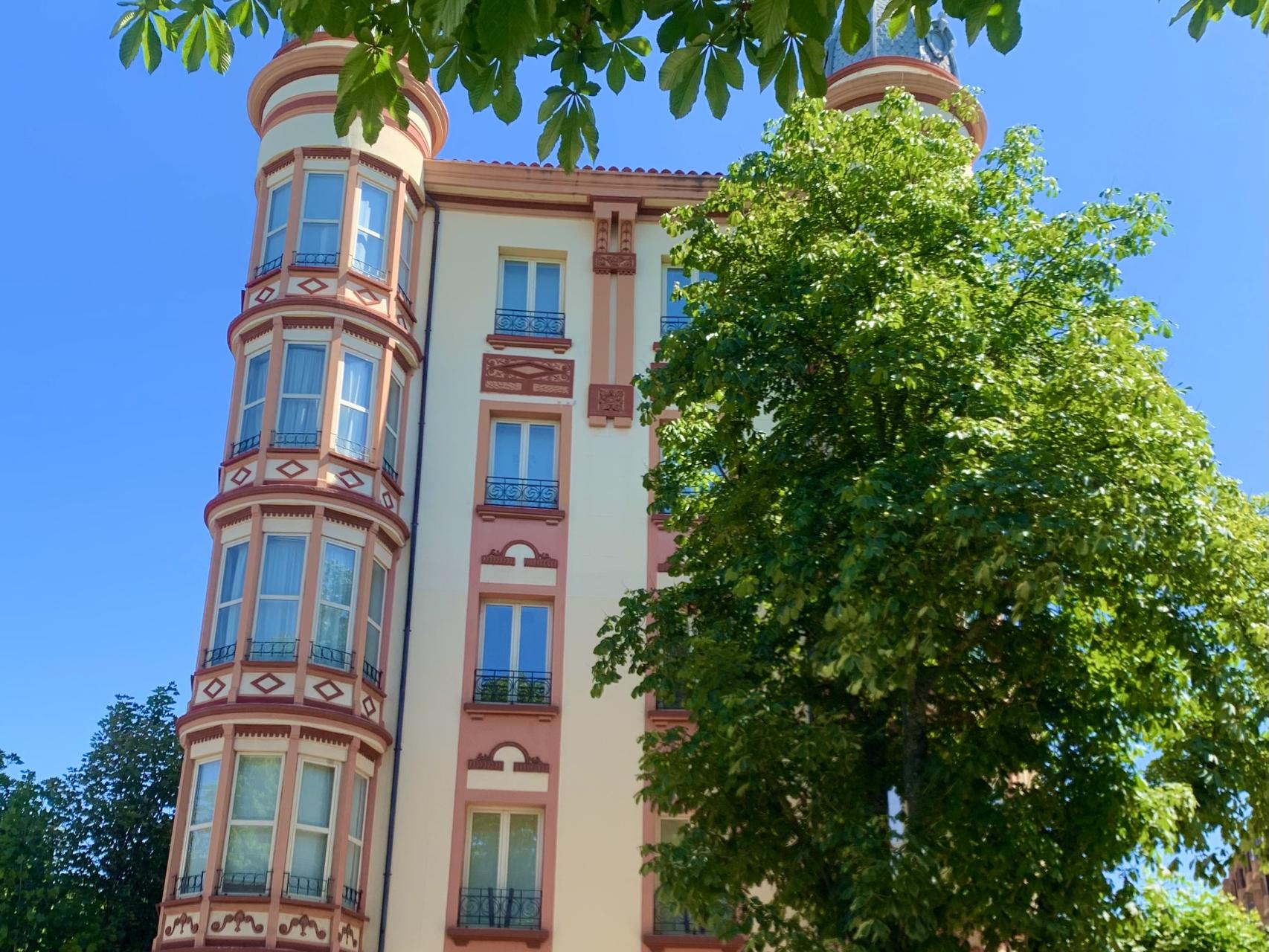 Fachada de la FAE en Burgos