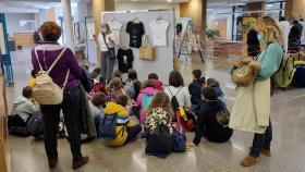 Un grupo de alumnos visita 'Haciendo visible lo invisible' en Villaquilambre