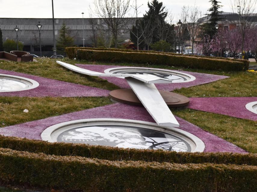 Los vándalos  la vuelven a tomar con el reloj de la Plaza Colón de Valladolid