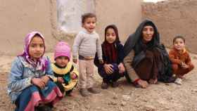Familia afgana con la que trabaja la organización WeWorld.