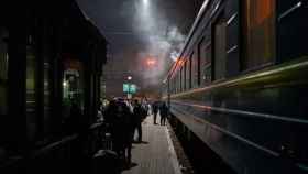 Lviv, la estación de tren ucraniana de las familias rotas