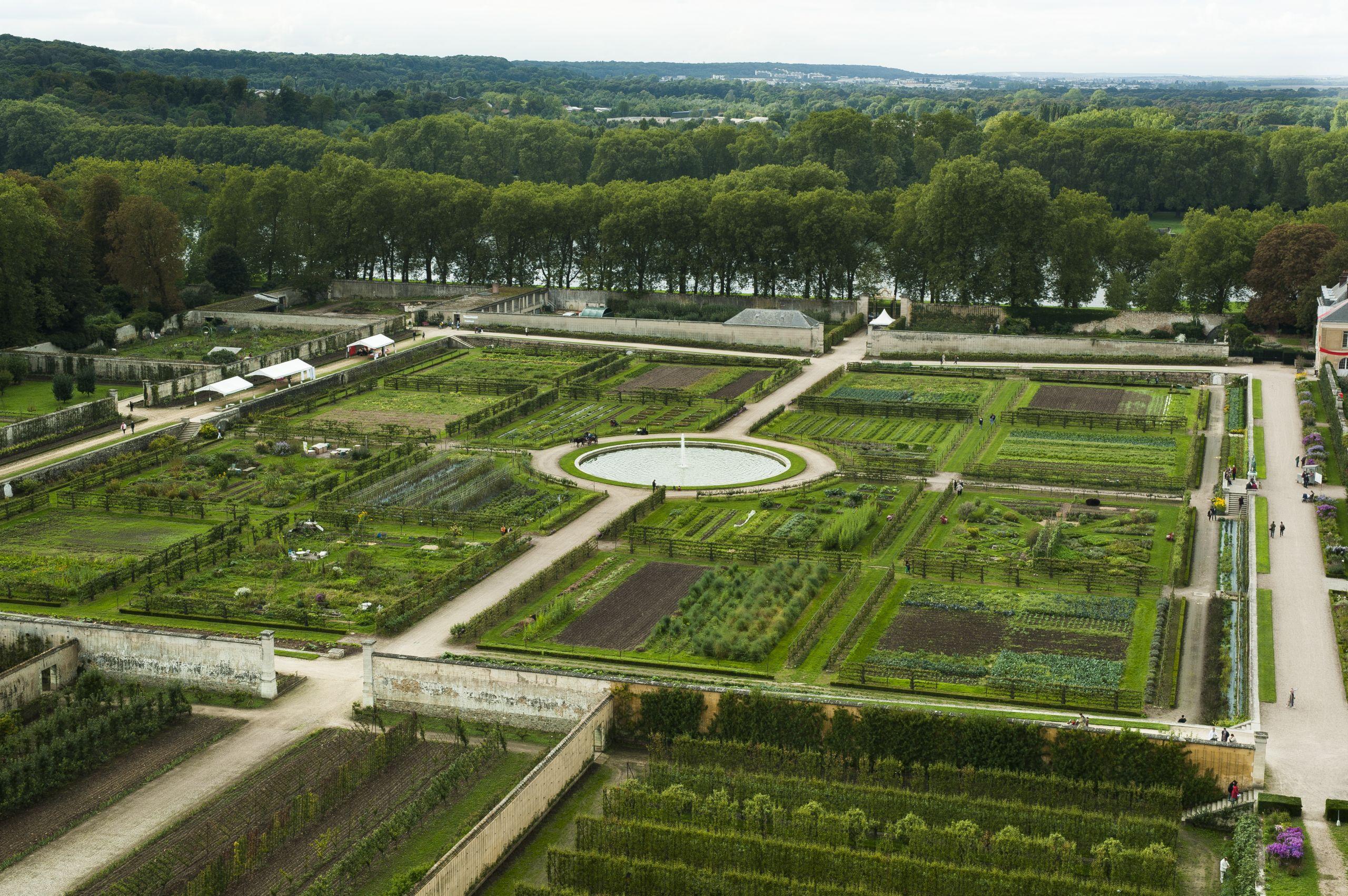 Le Poteger du Roi (El huerto del rey) situado no lejos del palacio de Versalles era el huerto particular de la corte de Luis XIV para la producción de frutas y verduras.(Imagen: Le Potager du Roi, via wikimedia commons)