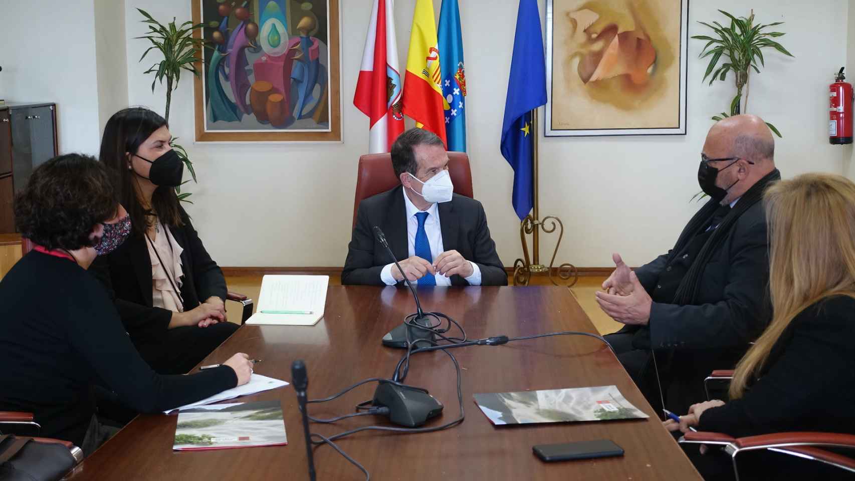 Reunión del alcalde de Vigo con los responsables de la Spain Film Comission.