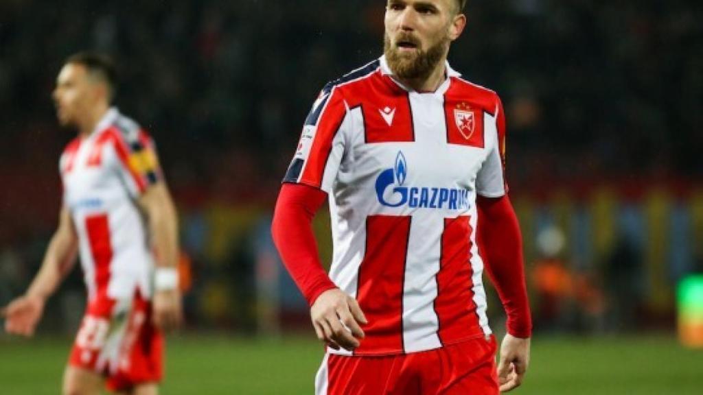 La camiseta del Estrella Roja con el patrocinio de Gazprom