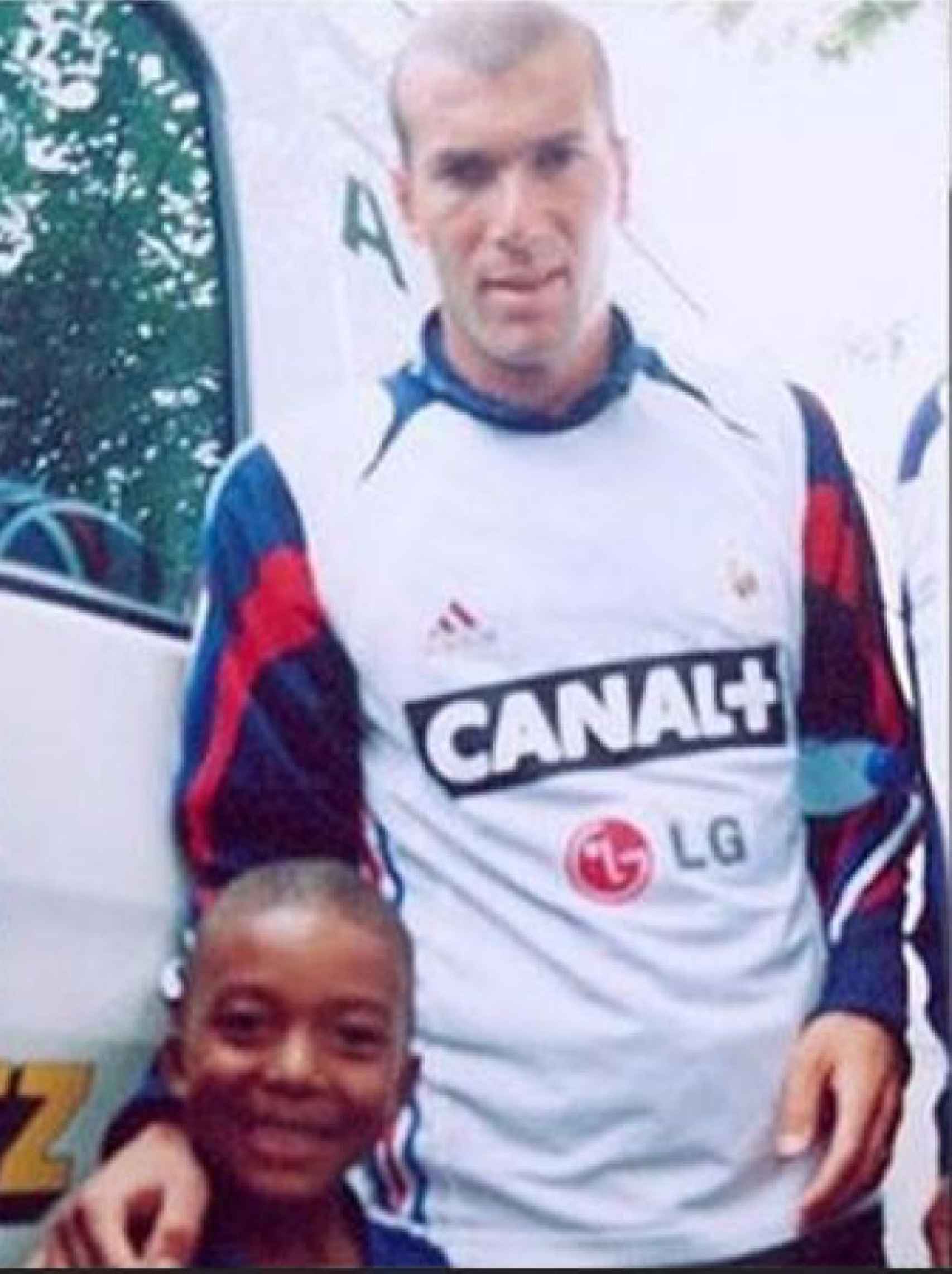 Mbappé, de niño, junto a Zinedine Zidane