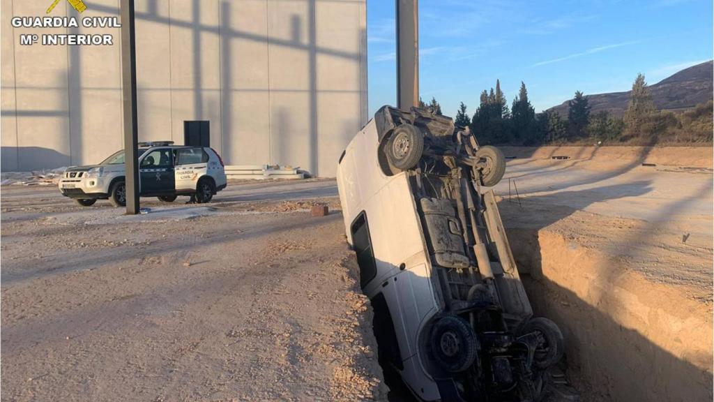 El individuo fingió que le habían robado el coche antes de robar en una nave de una obra de Agost.