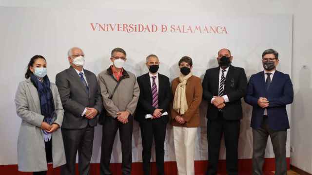 Francisco Herrera, rector de la UNAH; José Matheu, ministro de Salud; Ricardo Rivero, rector de la Universidad de Salamanca; Efrem Yildz, vicerrector de Relaciones Internacionales; y otros miembros de delegación