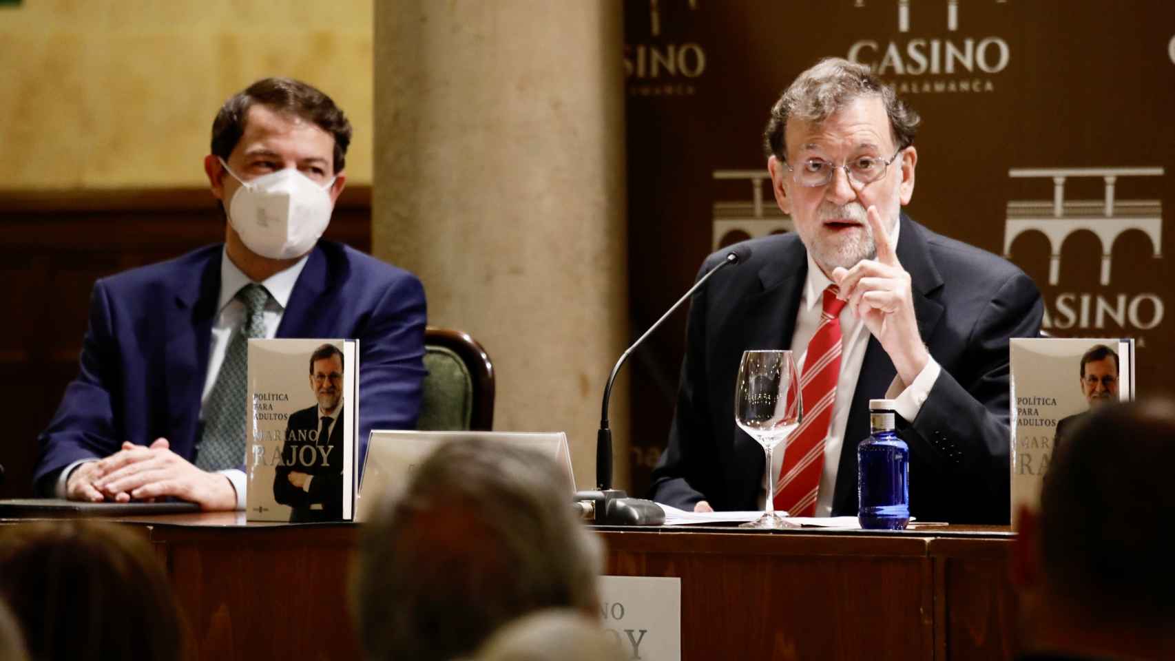 Rajoy durante la presentación de su libro junto a Mañueco