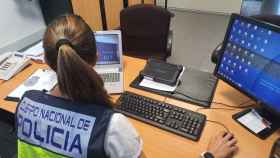 Agente de la Policía Nacional de Valladolid especialista en resolver ciberestafas