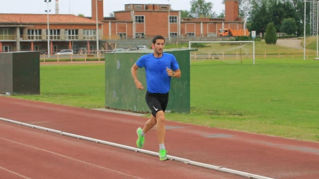 David Bustos durante uno de sus habituales entrenamientos en pista