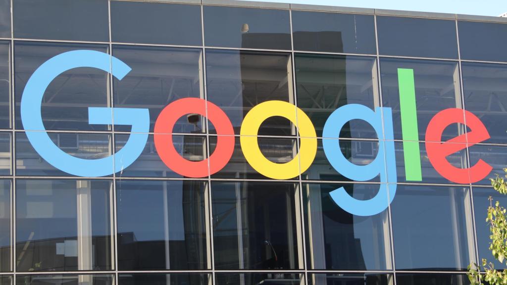 Logo de Google en la sede de la compañía en Mountain View (Estados Unidos)