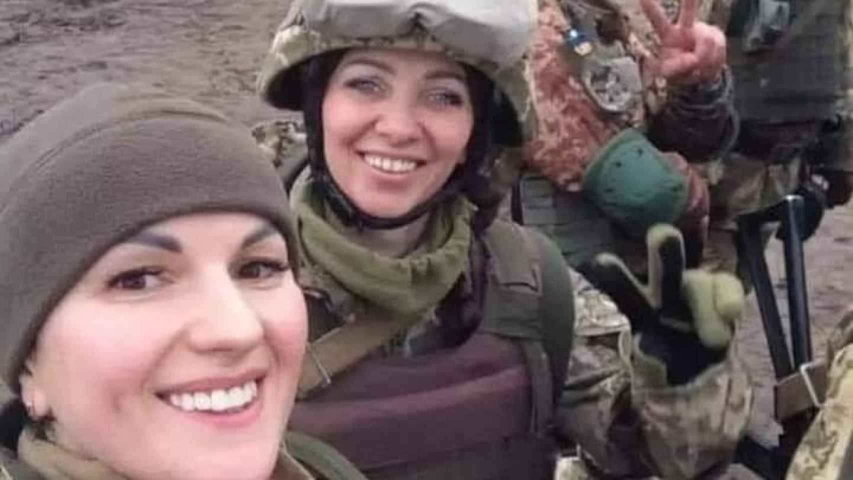 Dos mujeres del Ejército de Ucrania. @SefetiSera