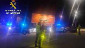 Control de la Guardia Civil en las inmediaciones de Baiona (Pontevedra), con motivo de la fiesta de la Arribada.