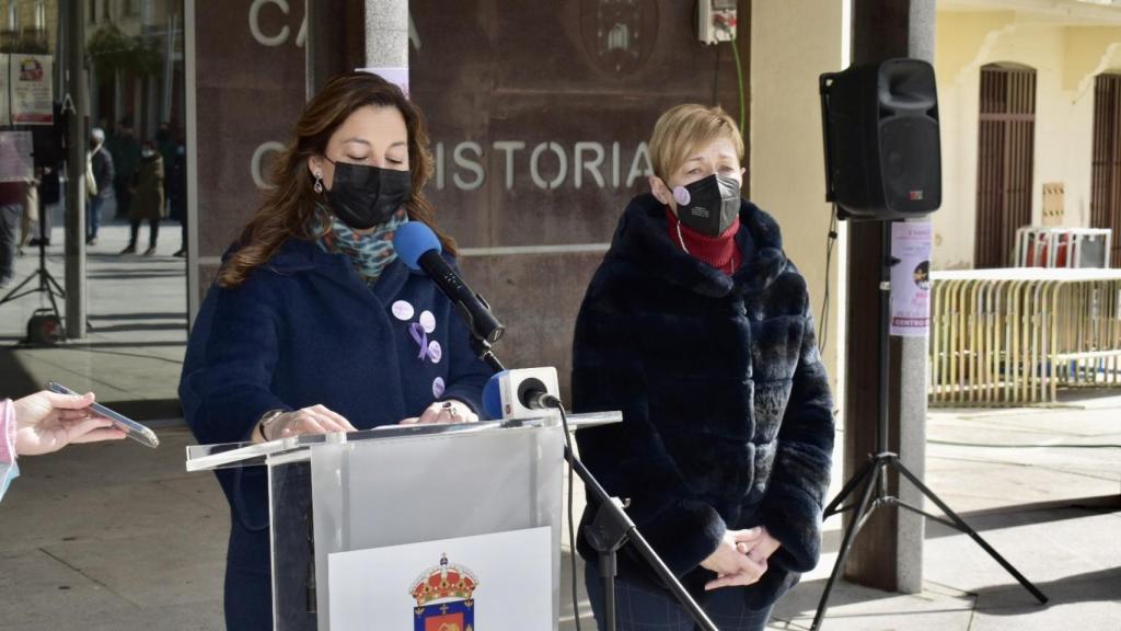 La concejala de Igualdad y la Teniente de Alcalde Guijuelo 8-M