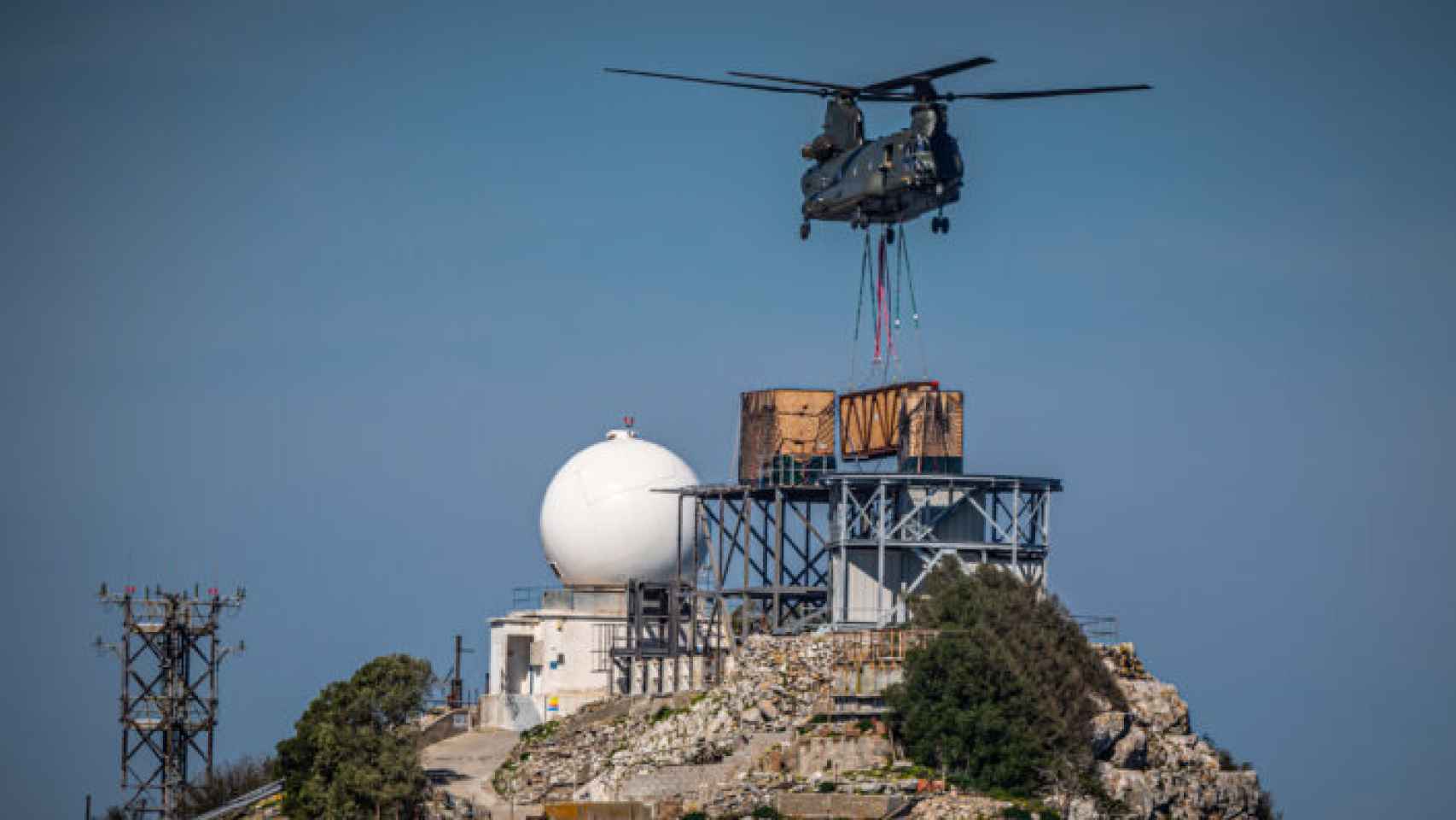 Chinook desplegando el radar