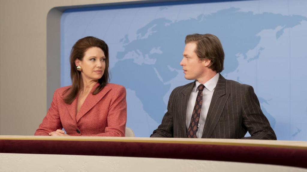 Los protagonistas de 'The Newsreader'.