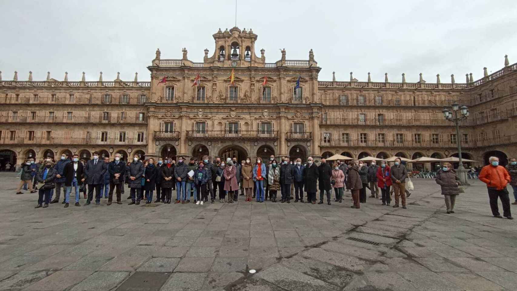 Un centenar de personas muestra en Salamanca su solidaridad con el pueblo ucraniano