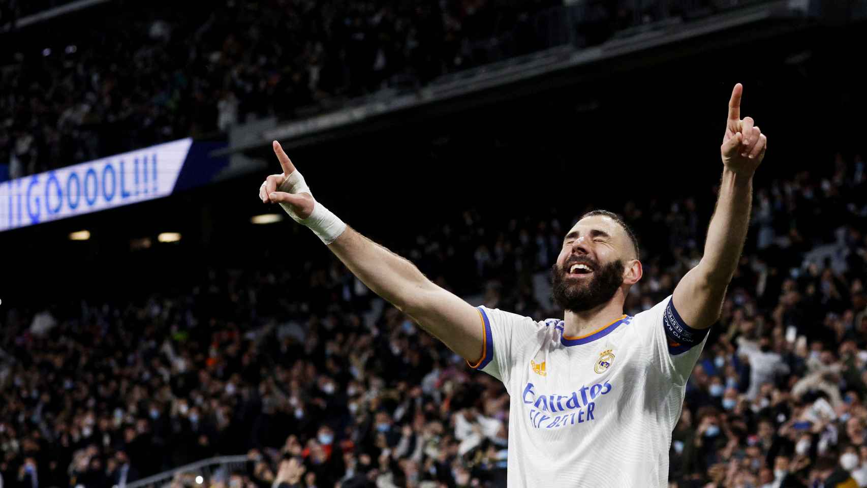 Karim Benzema celebra su tercer gol al PSG