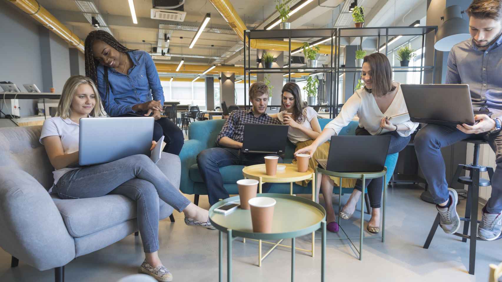 Los modelos de trabajo cambiarán en 2022: del 'coworking' al 'hot desking'