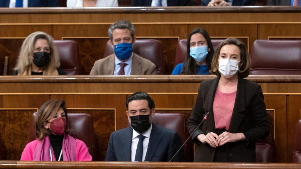 La portavoz del PP, Cuca Gamarra, durante la sesión de control al Gobierno.