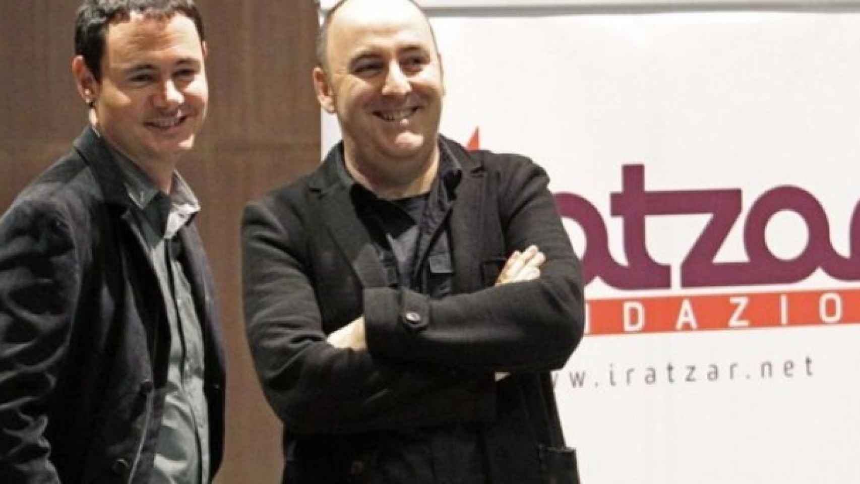 El director de Iratzar, Floren Aoiz, y el presidente de Sortu, Hasier Arraiz, en su creación en 2014.
