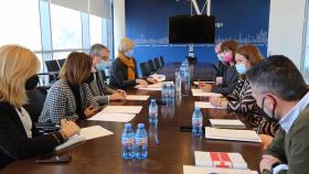 Administraciones se reúnen con cónsul de Ucrania, Cruz Roja y asociación Maydan para coordinar ayuda.