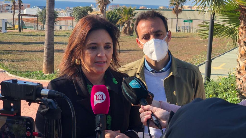 La alcaldesa de Torremolinos, Margarita del Cid, en rueda de prensa.