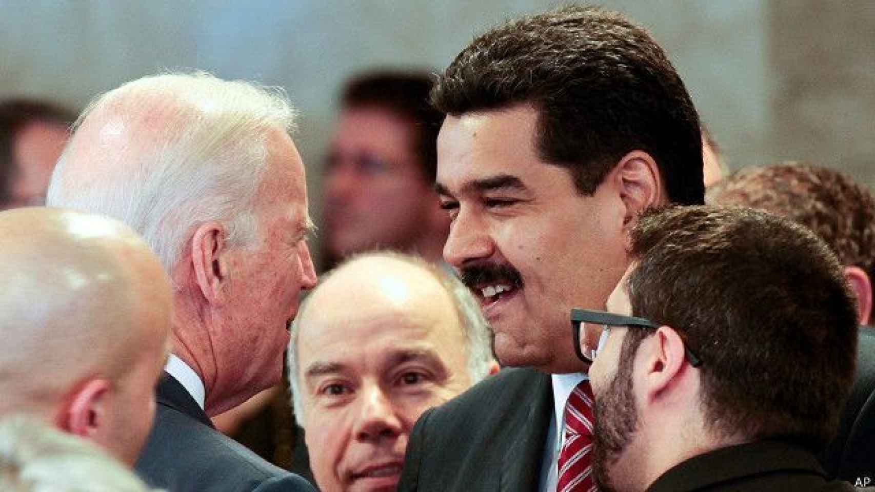 El presidente de Venezuela, Nicolás Maduro, y el entonces vicepresidente de EEUU, Joe Biden, en 2015.