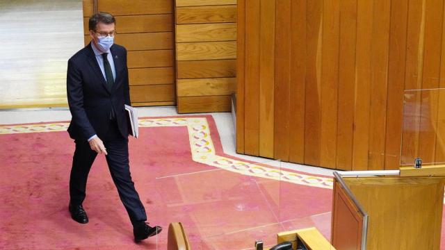 El presidente de la Xunta de Galicia, Alberto Núñez Feijóo, a su llegada a una sesión de control en el Parlamento de Galicia.