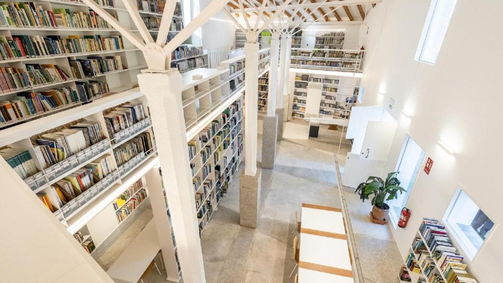 La nueva biblioteca de Oleiros, situada en el Pazo de Lóngora.