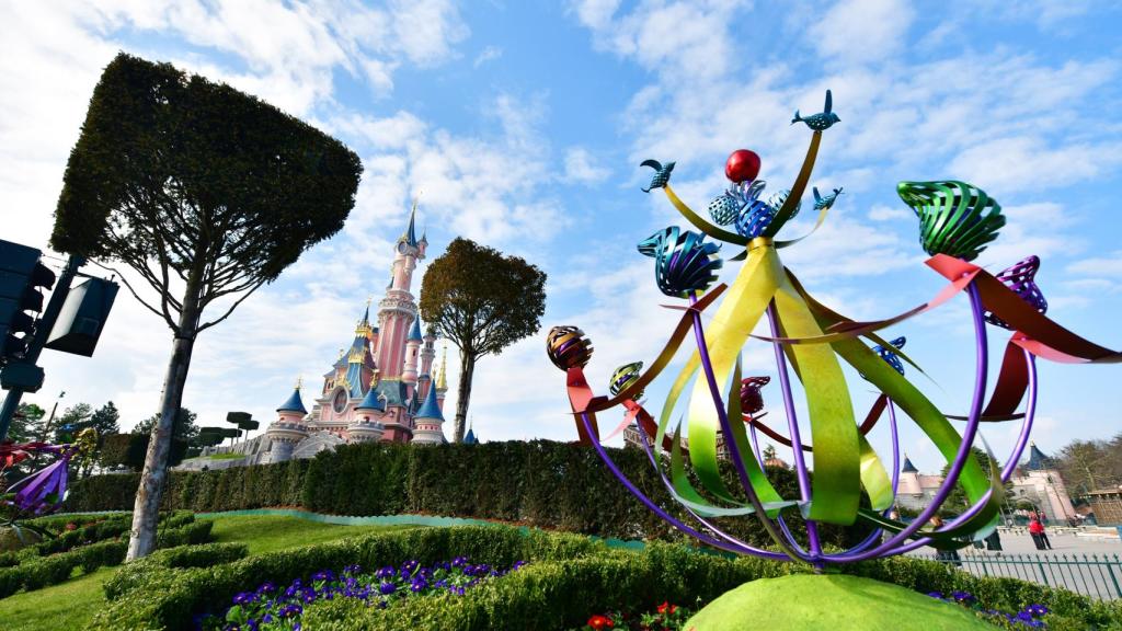 Blancanieves representada en los nuevos jardines de Disneyland.