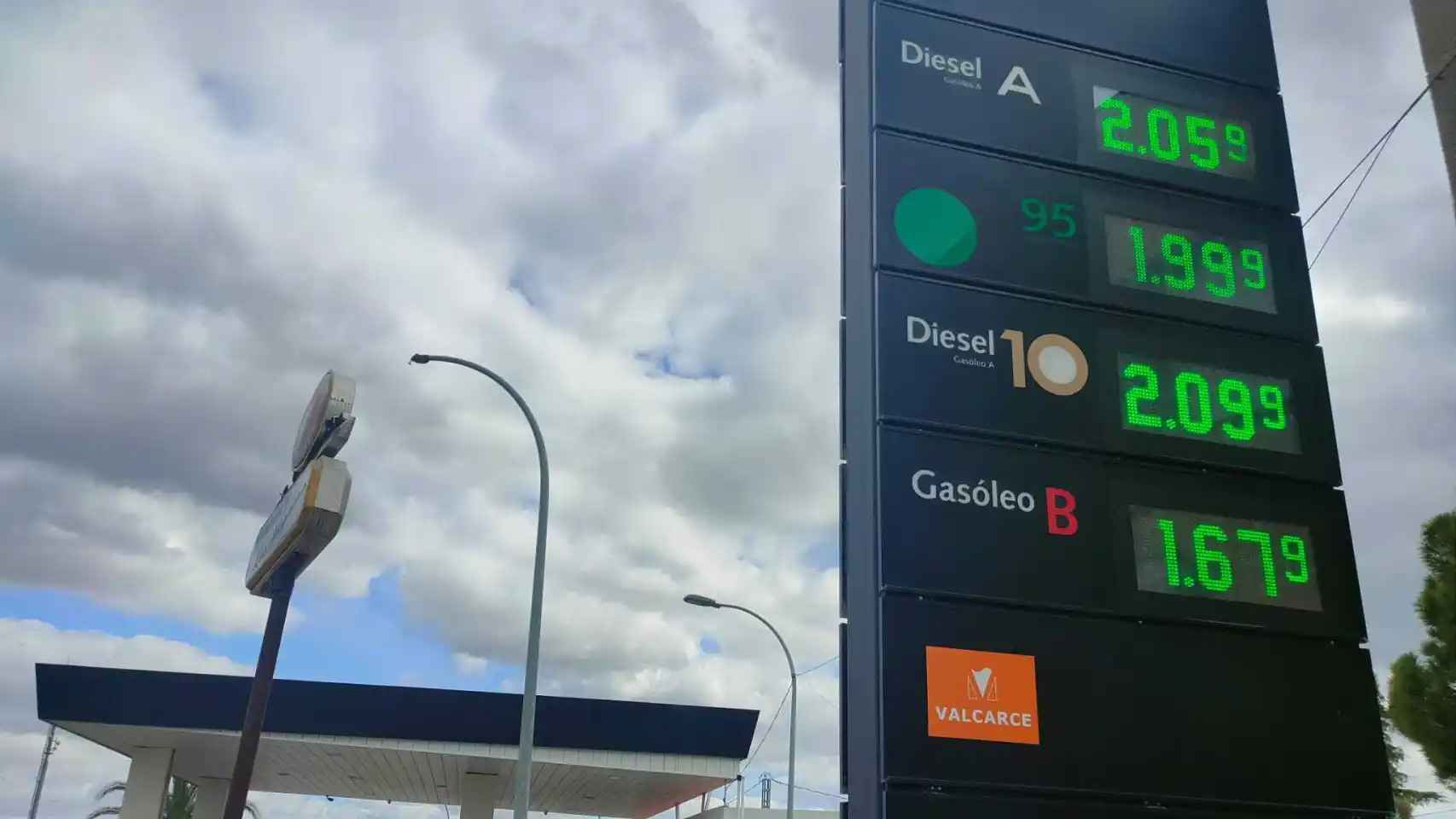 Panel de precios de una gasolinera
