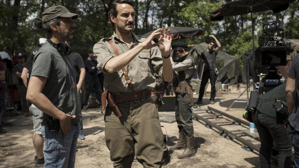 Javier Ruiz Caldera y Miki Esparbé en el rodaje de 'Malnazidos'.