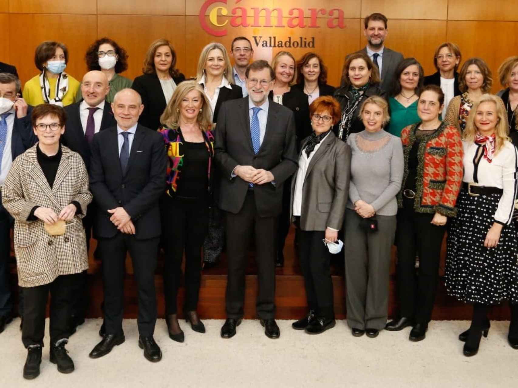 Mariano Rajoy con los participantes en la jornada de la Cámara de Comercio