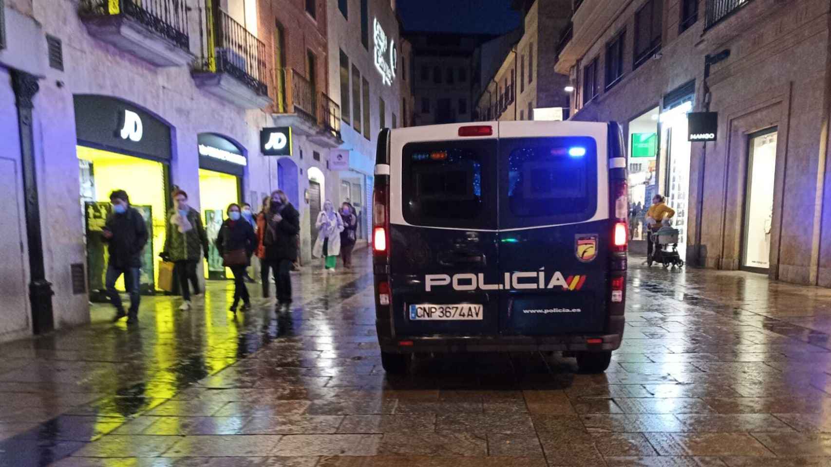 Policía Nacional patrullando por las calles de Salamanca