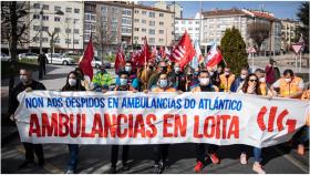 Manifestación contra los despidos en Ambulancias do Atlántico.
