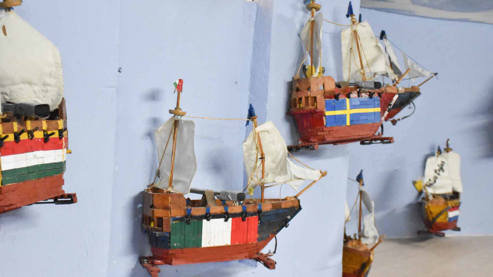 Los barcos de madera realizados por Ángel