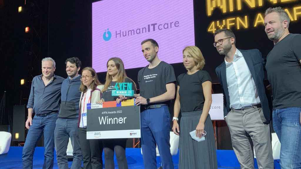 Equipo de HumanITcare durante la celebración del premio en el 4YFN de este año en Barcelona.