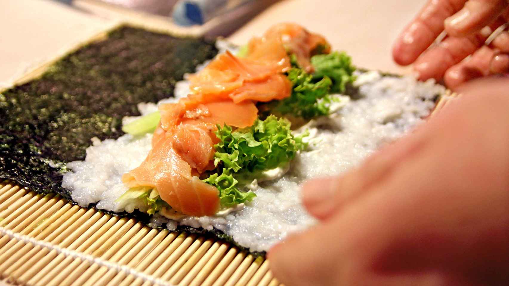 Tanto las algas como el salmón tienen un gran protagonismo en la dieta japonesa.