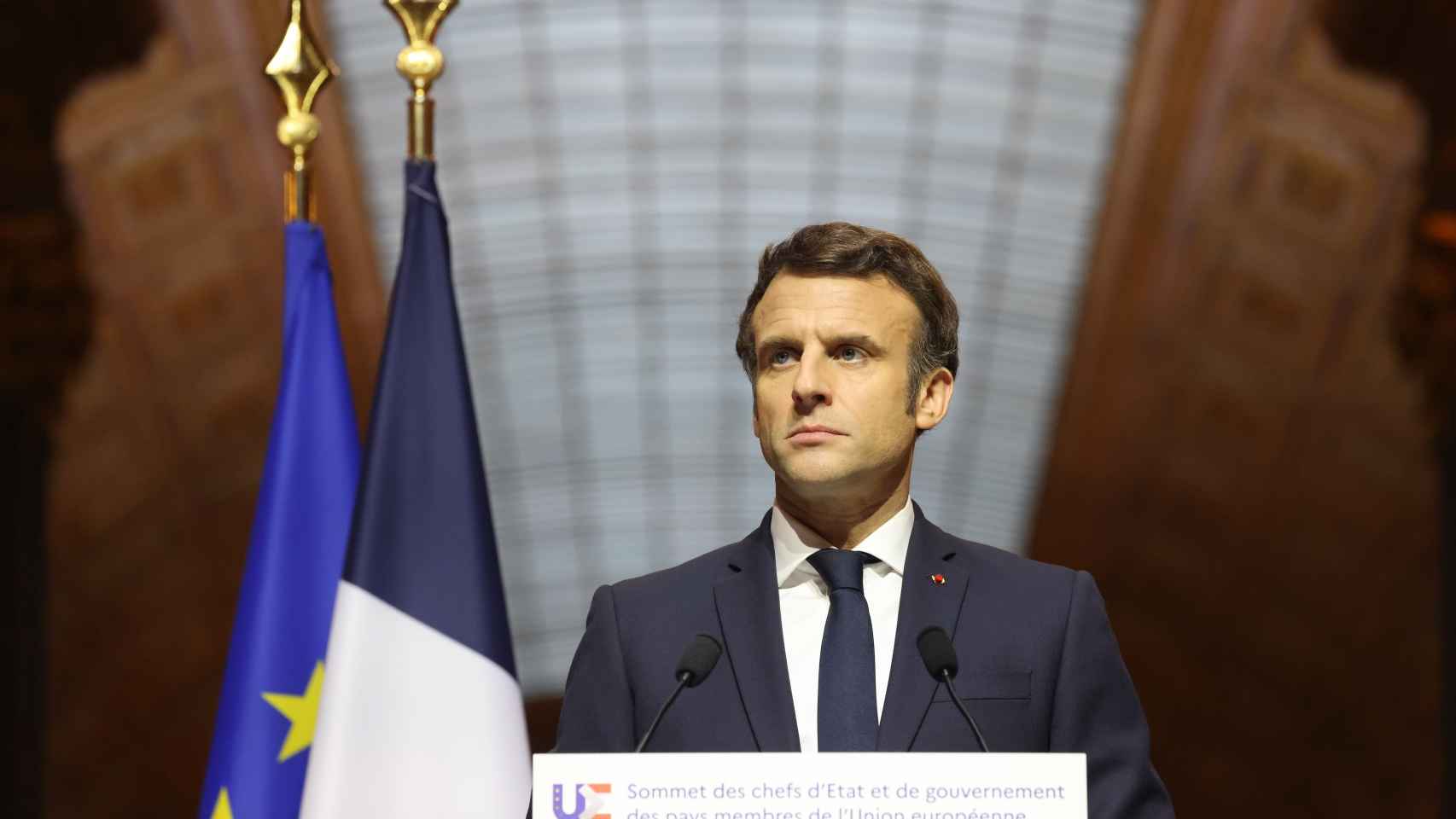 El presidente francés, Emmanuel Macron, durante la rueda de prensa final de la cumbre de Versalles