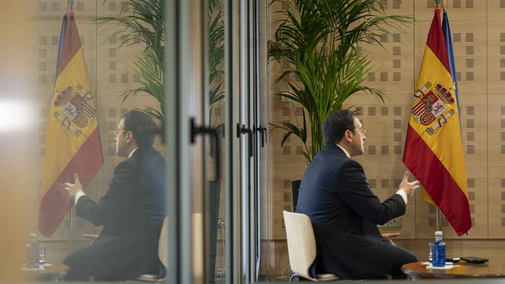 El ministro de Exteriores, José Manuel Albares, conversa con EL ESPAÑOL desde su despacho, ubicado en el Palacio de Viana.