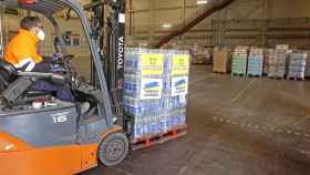 Imagen del almacén logístico de Alicante donde se guarda la ayuda humanitaria para Ucrania.