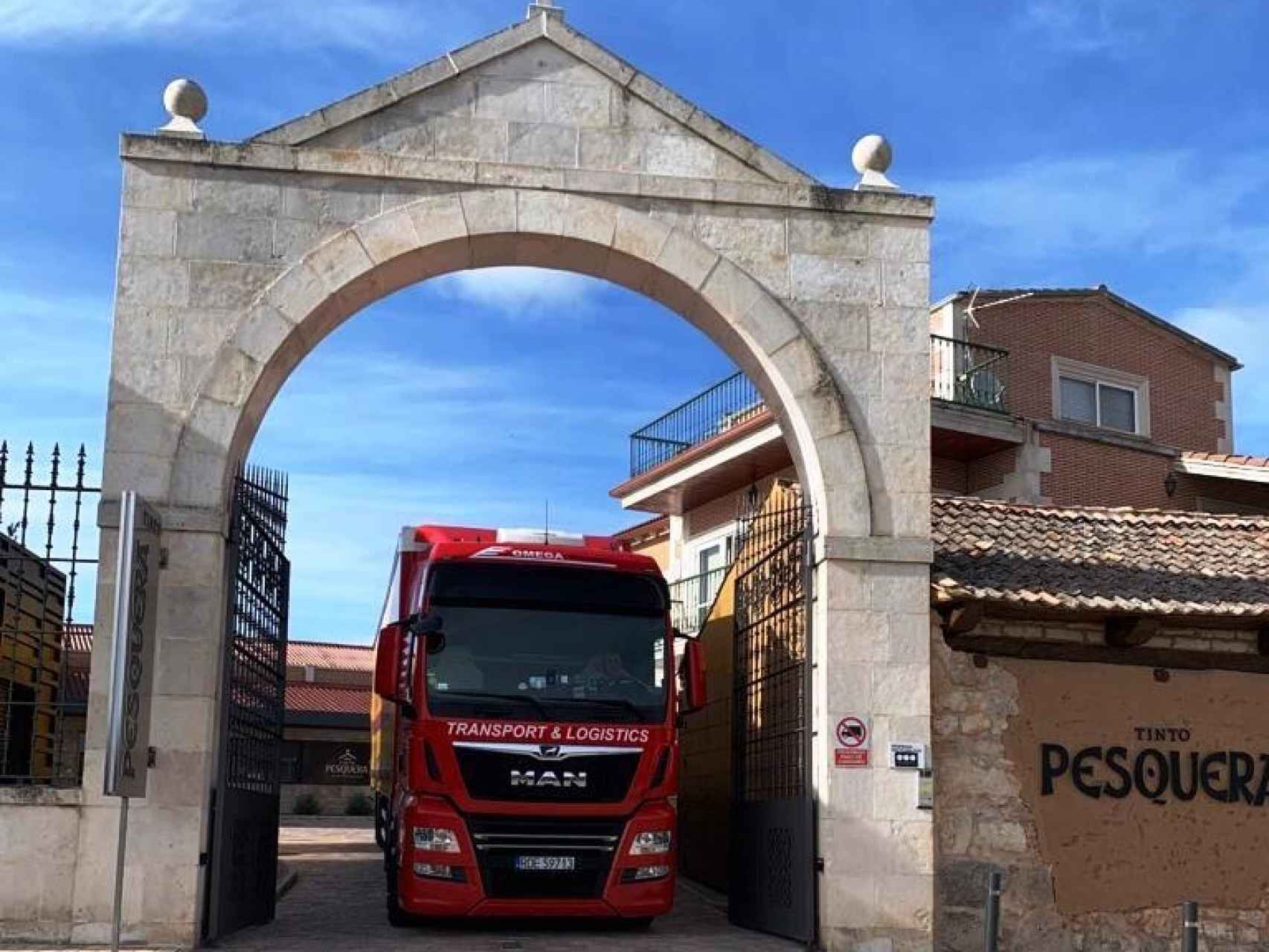 El camión con el material que se va a llevar a la frontera de Polonia con Ucrania