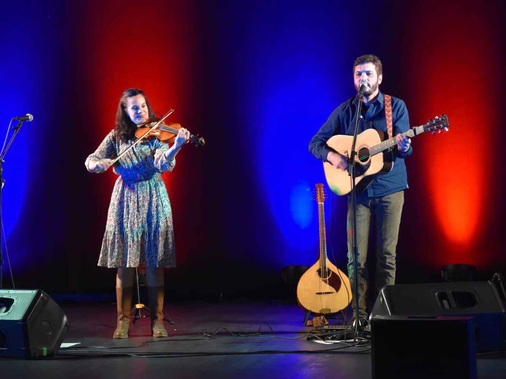 El dúo Alicornio durante el concierto que ha ofrecido este viernes en La Cistérniga, con ocasión del Fonsofolk 2022.