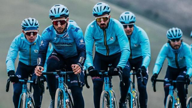 El equipo Astana durante el reconocimiento de la Strade Bianche