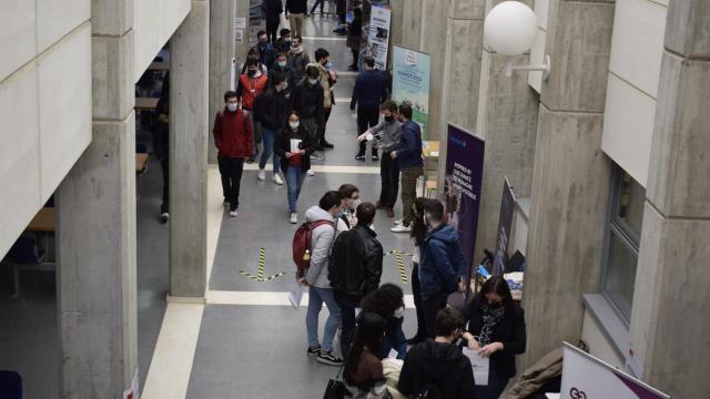 Imagen interior de una universidad.