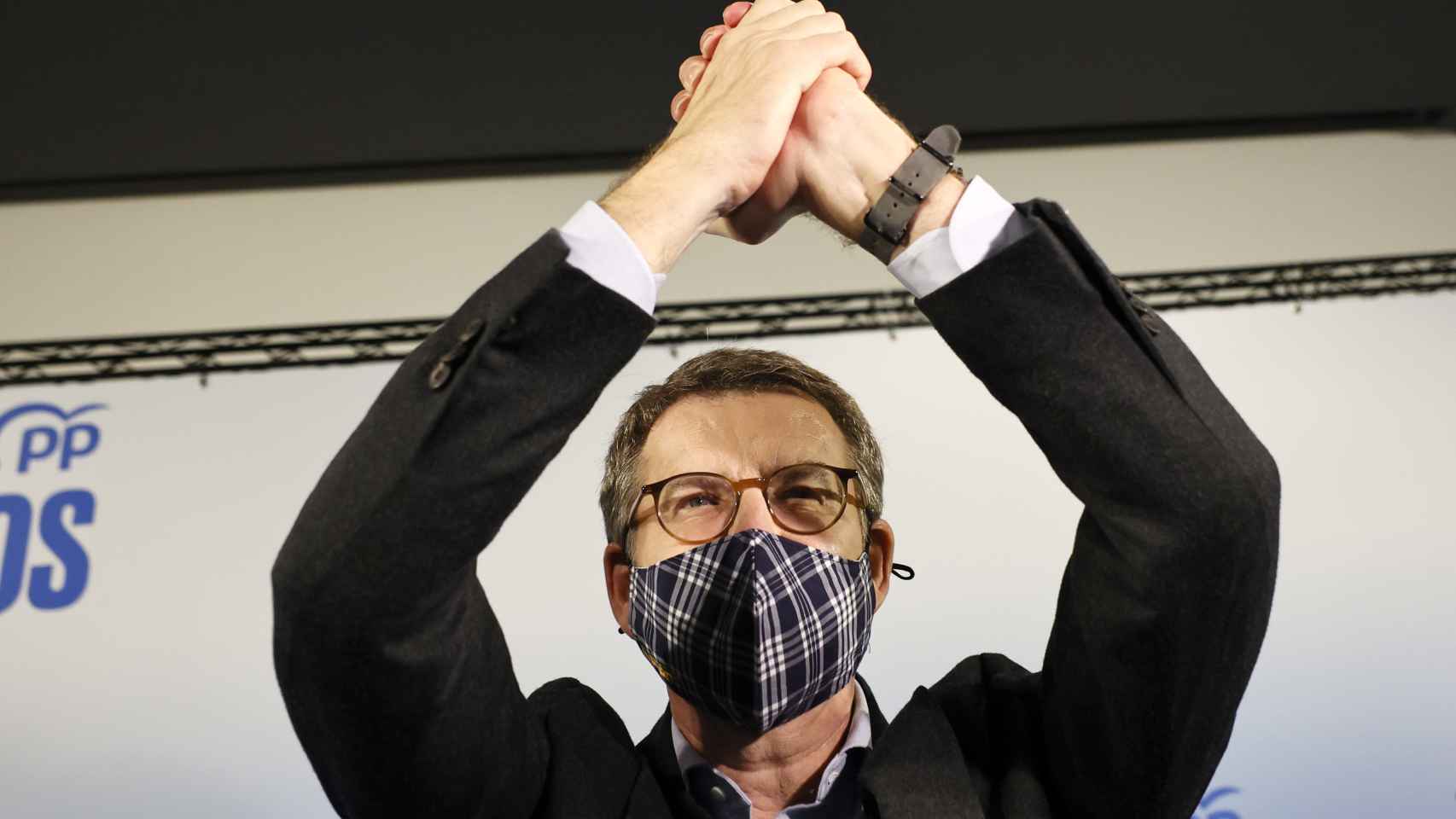 El presidente de la Xunta de Galicia y candidato único a la presidencia del PP, Alberto Núñez Feijóo, durante la reunión con militantes este viernes en Valencia.